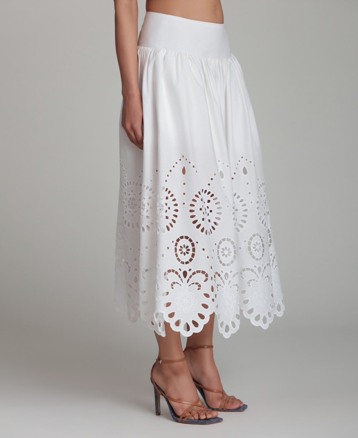 Avec Les Filles Women’s Cutwork Detail A-Line Midi Skirt – White Avec Les Filles Women’s Cutwork Detail A-Line Midi Skirt – White