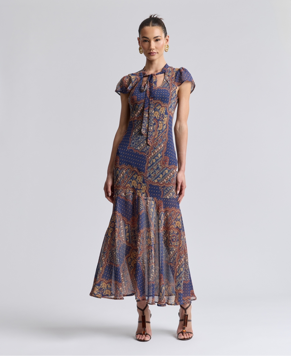 Avec Les Filles Women’s Scoop Neck Tie Detail Godet Maxi Dress – Navy Medallion Scarf Avec Les Filles Women’s Scoop Neck Tie Detail Godet Maxi Dress – Navy Medallion Scarf