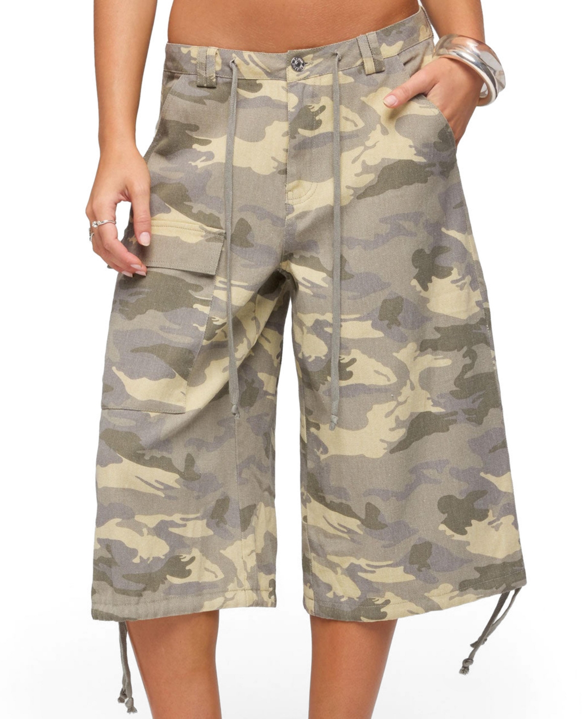 Edikted Women’s Camo Cargo Bermuda Shorts – Gray