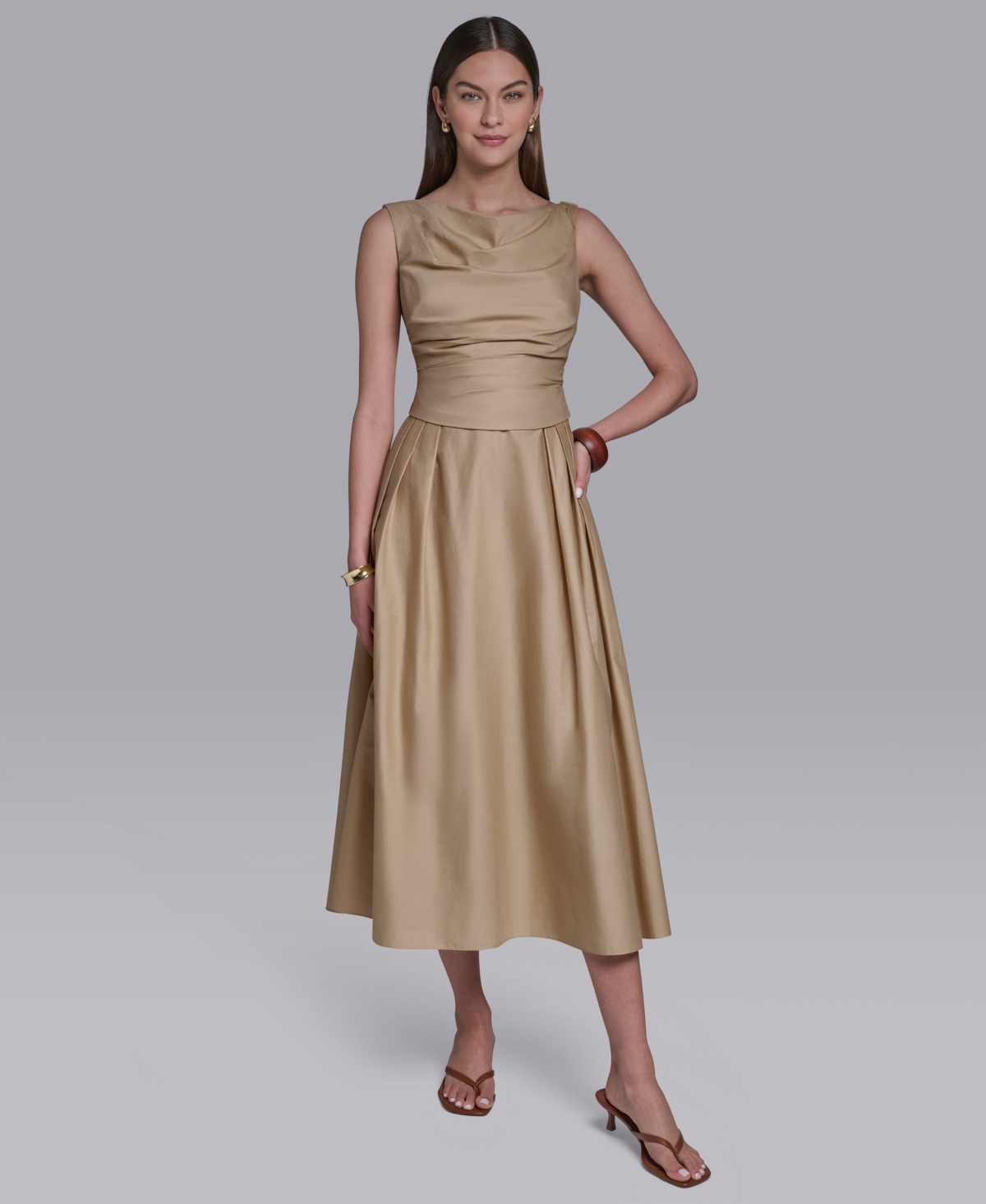 Halston Women’s Boat Neck Sleeveless Pleated Midi Dress – BEIGE KHAKI