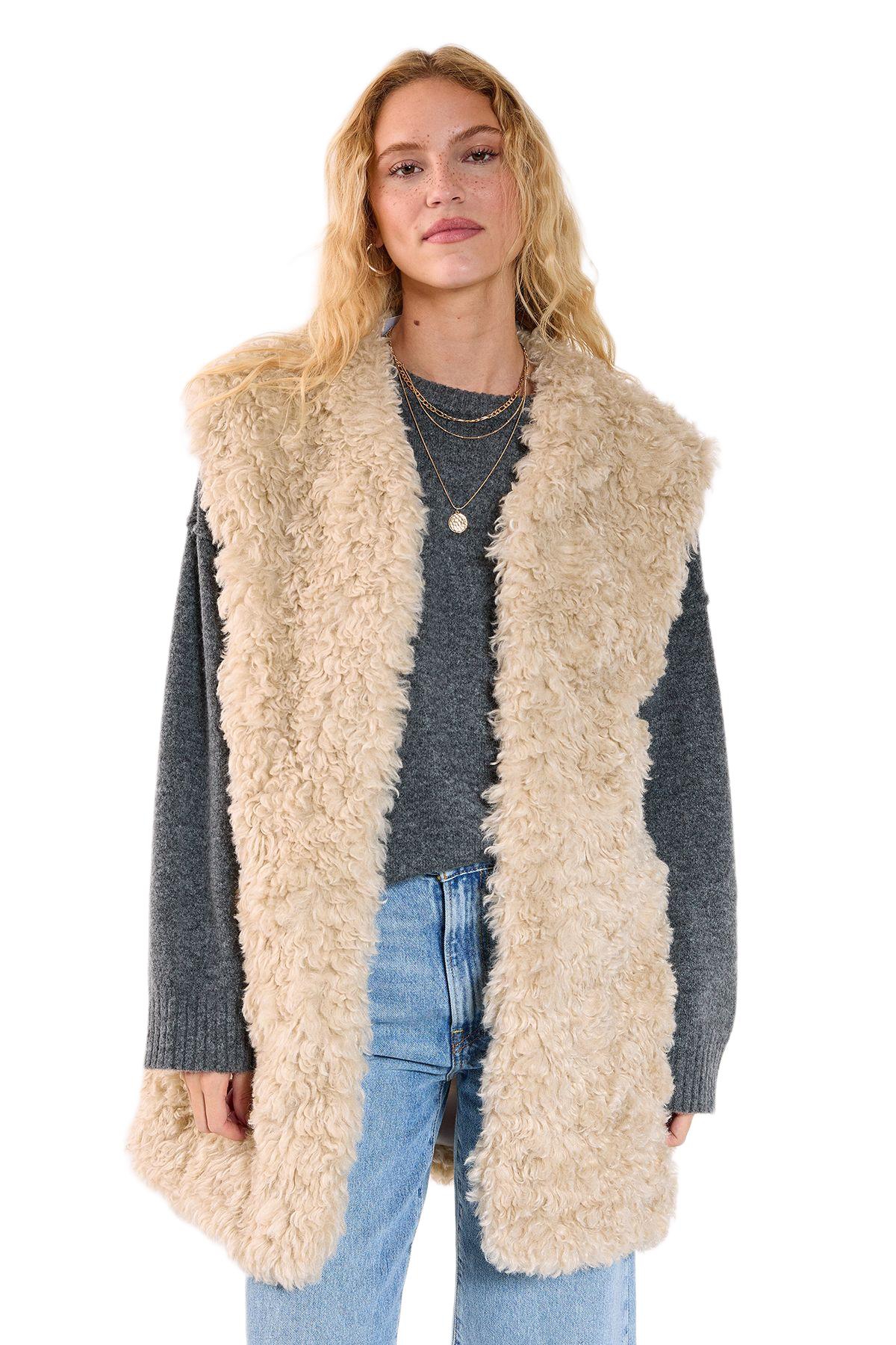 Nasty Gal Women’s Curly Faux Fur Borg Gilet – Ecru Nasty Gal Women’s Curly Faux Fur Borg Gilet – Ecru