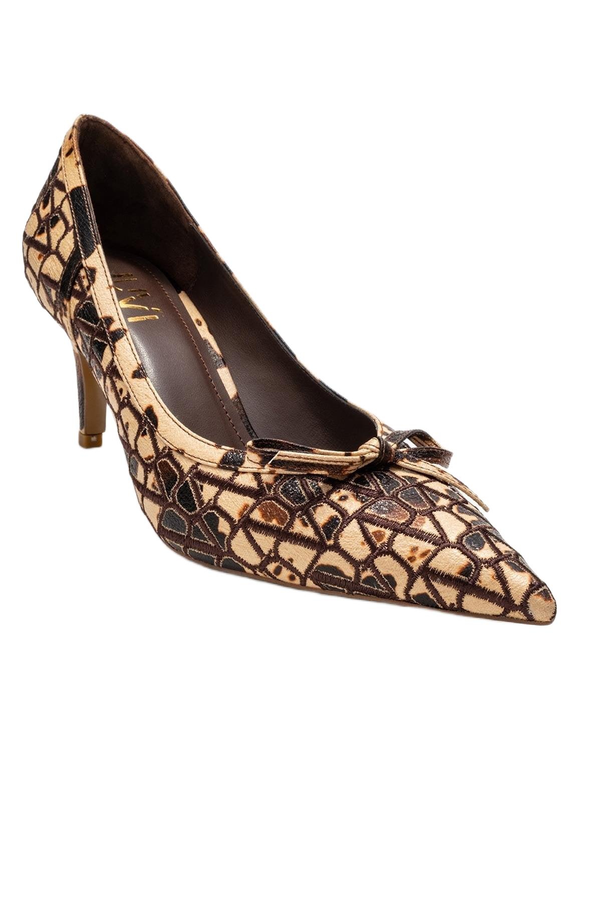 Prologue Shoes Women’s Camden Bow Pointed Toe Pump – Beige pattern Prologue Shoes Women’s Camden Bow Pointed Toe Pump – Beige pattern