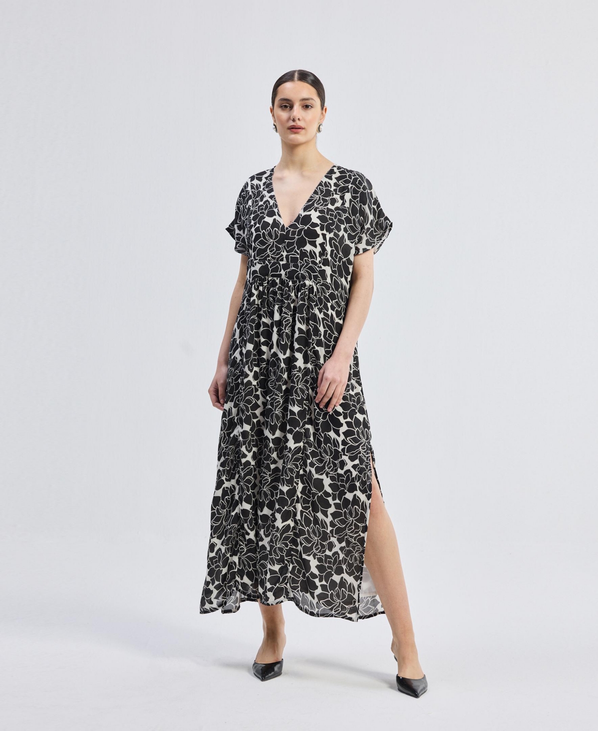 Reistor Women’s Deep V-neck Maxi Dress with Front Gathers in Black Florals – Black Reistor Women’s Deep V-neck Maxi Dress with Front Gathers in Black Florals – Black