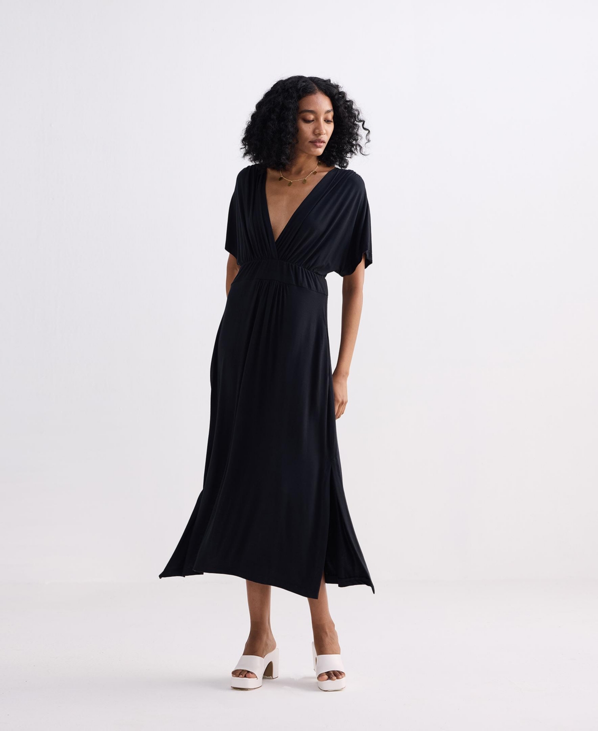 Reistor Women’s Flowy A-Line Maxi Dress with Side Slits in Black – Black Reistor Women’s Flowy A-Line Maxi Dress with Side Slits in Black – Black