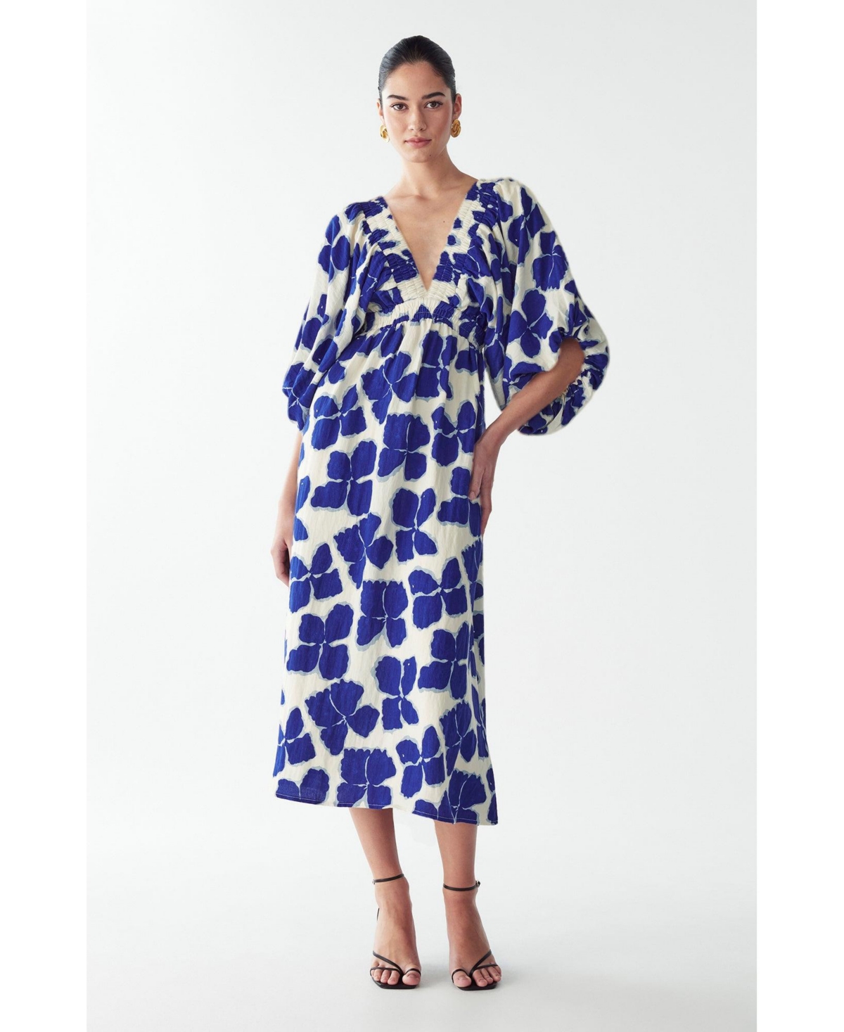St Mrlo Women’s Vera Midi Dress – Blue wildflower St Mrlo Women’s Vera Midi Dress – Blue wildflower