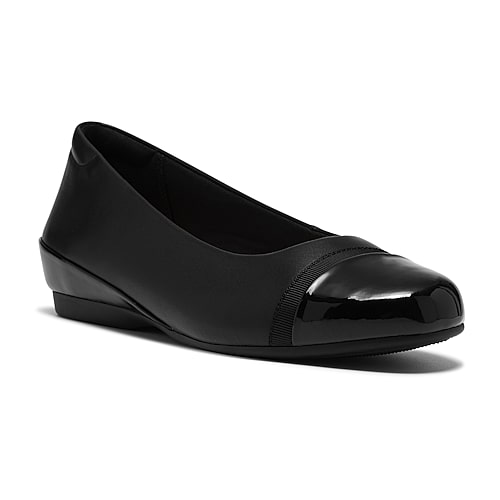 Clarks Cathrynn Dusk Womens Closed Toe Slip-On Shoe, 8 Medium, Black