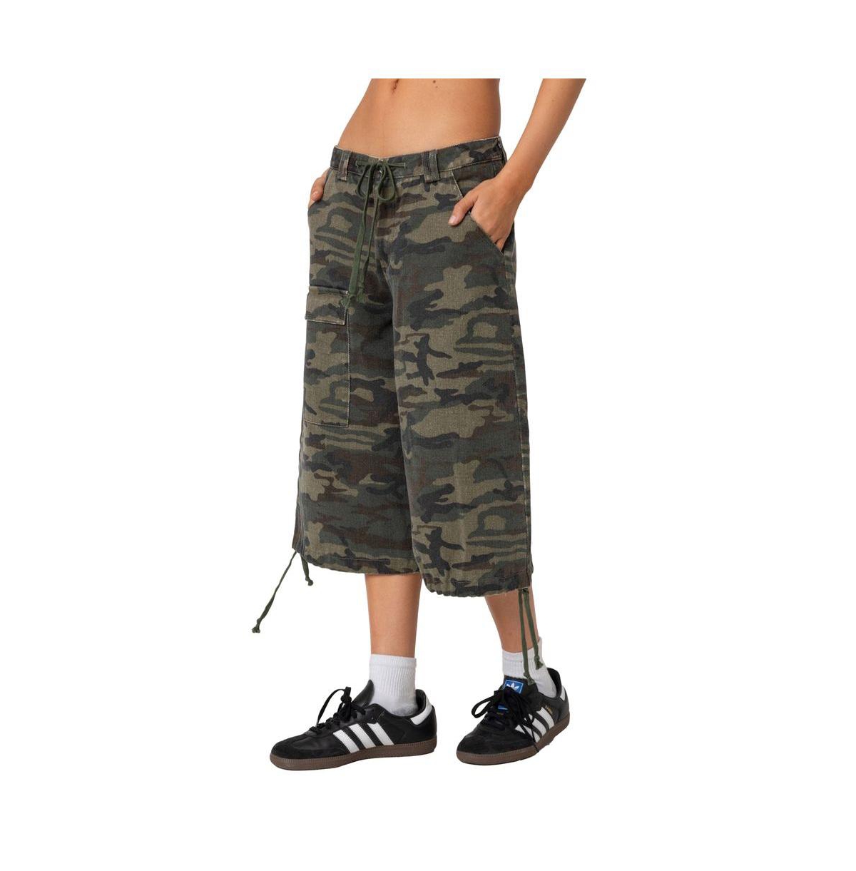 Edikted Women’s Camo Cargo Bermuda Shorts – Olive Edikted Women’s Camo Cargo Bermuda Shorts – Olive