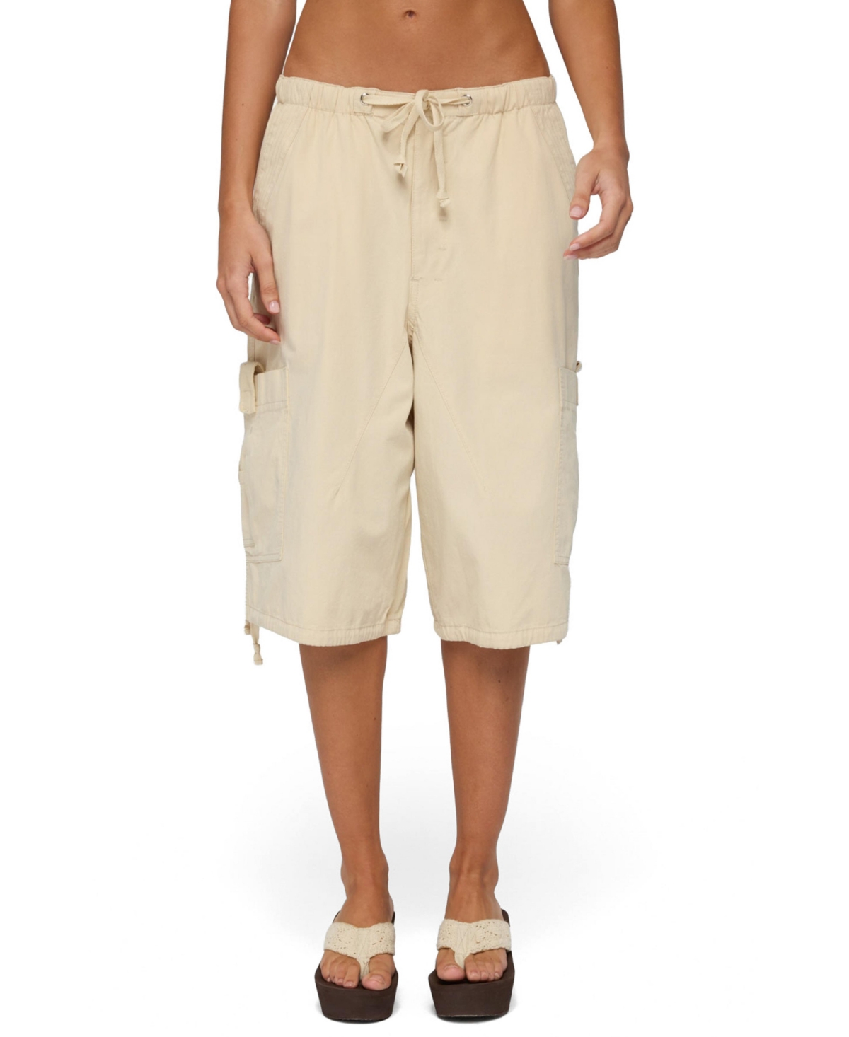 Edikted Women’s Pull-On Cargo Bermuda Shorts, 13″ Inseam – Beige Edikted Women’s Pull-On Cargo Bermuda Shorts, 13″ Inseam – Beige