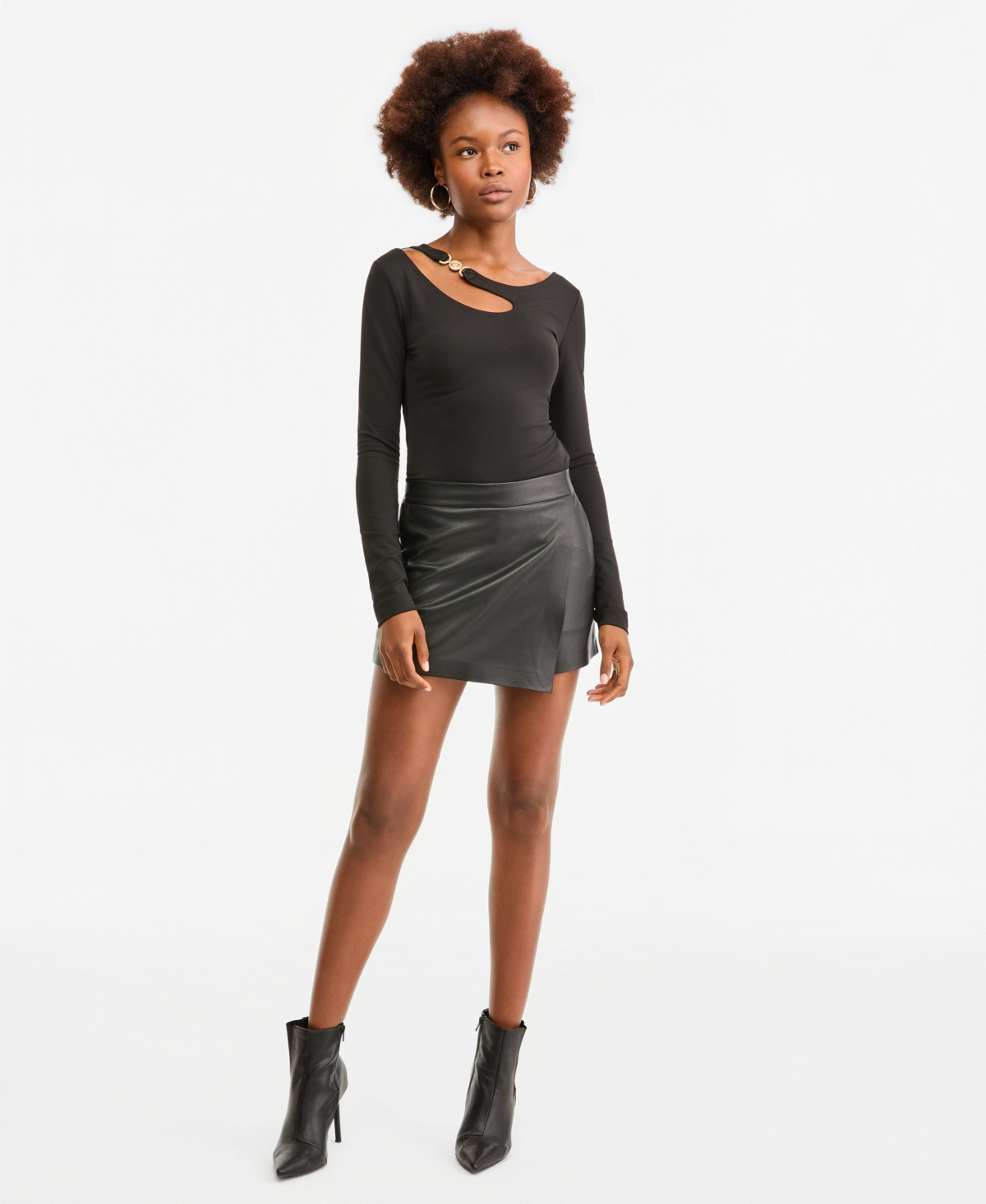 Guess Women’s Hayden High-Waisted A-Line Mini Faux Leather Skort – Jet Black A996 Guess Women’s Hayden High-Waisted A-Line Mini Faux Leather Skort – Jet Black A996
