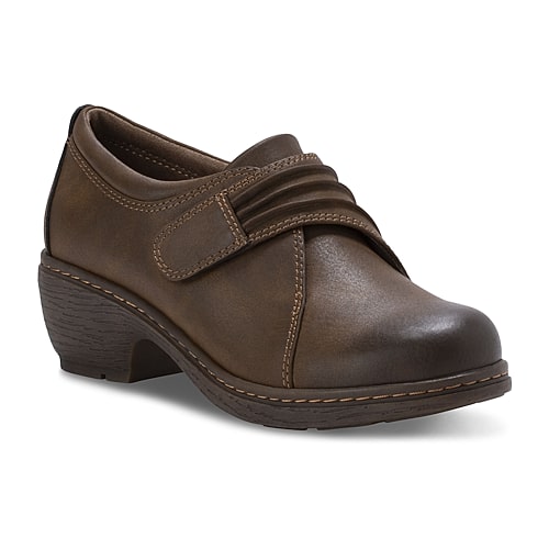 Eastland Maggie Womens Round Closed Toe Slip-On Shoe, 6 1/2 Medium, Brown